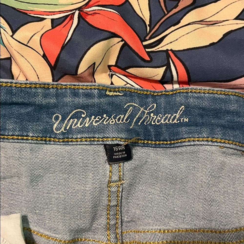 Universal Thread cut offs with stretch - Picture 3 of 6